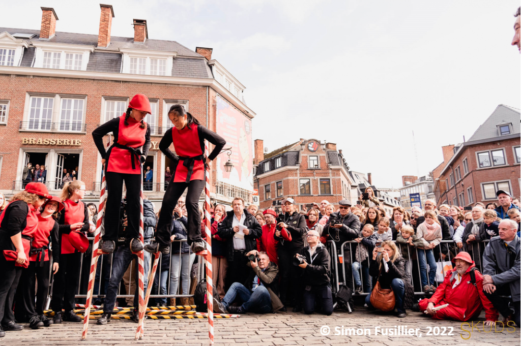 Les joutes sur échasses de Namur au patrimoine culturel immatériel de l&rsquo;humanité